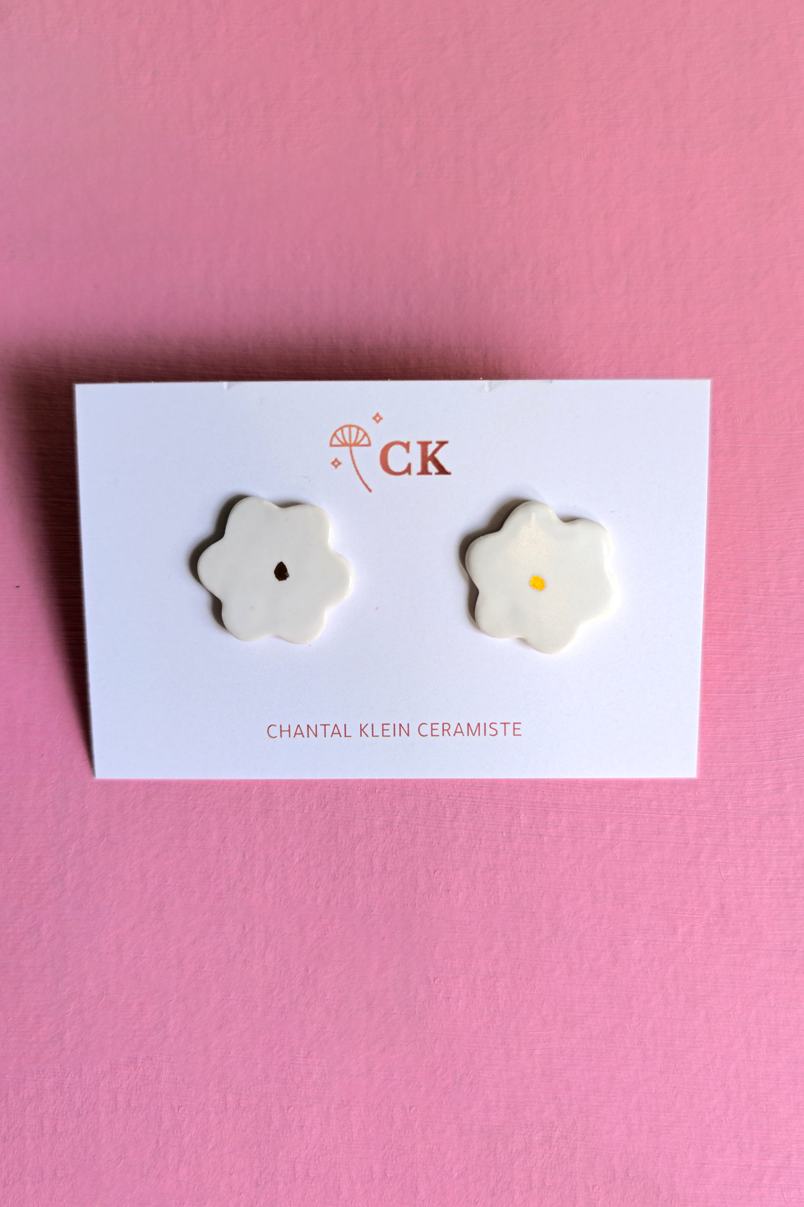 boucle-oreille-fleurs-miniature-chantal-klein-blanc
